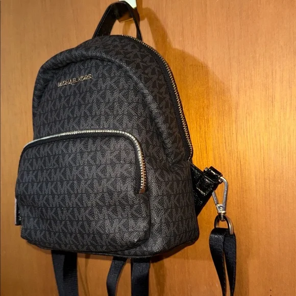 •MICHAEL KORS•BLACK & GRAY MK LOGO ERIN CONVERTIBLE SMALL MINI BACKPACK EUC - Picture 7 of 12